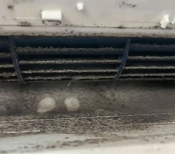 包头市空调吹的风有股烧焦味是怎么回事